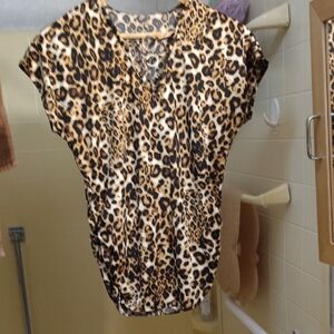 Multicolored ruched blouse with notched collar and cap sleeves